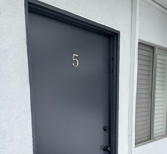 Building Photo - 5451 Hermitage Ave