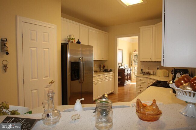 Building Photo - 1155 Regal Oak Dr