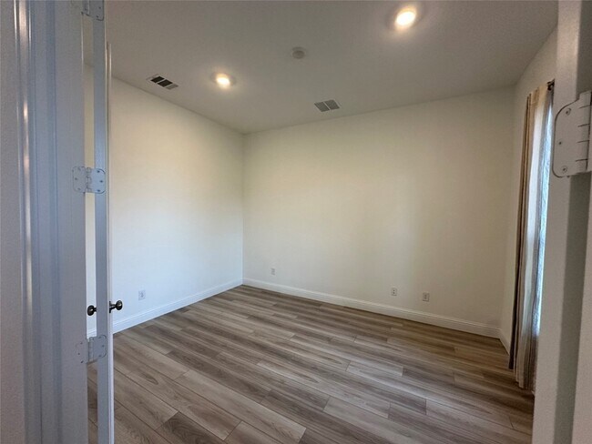 Foto del edificio - 4802 Avon Ridge Way