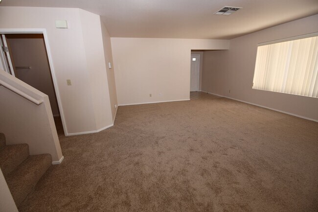 Foto del edificio - NORTHWEST - 2 STORY HOME - 4 BEDROOMS