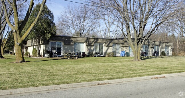 Nicolet Apartments Vista de la fachada del hotel - 4300 Medard Pl