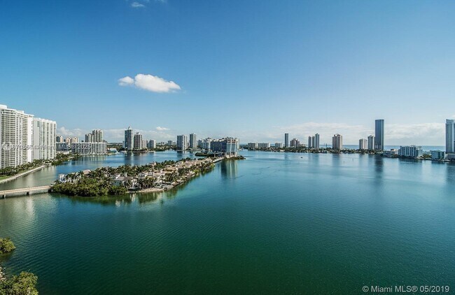 Foto del edificio - 2800 Island Blvd
