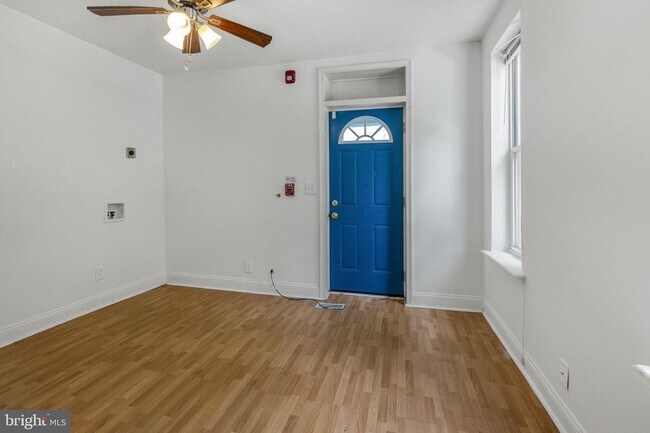 Foto del edificio - 3001 W Girard Ave