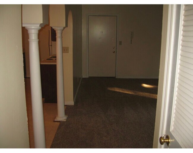 Foto del edificio - 961 Golfview Dr