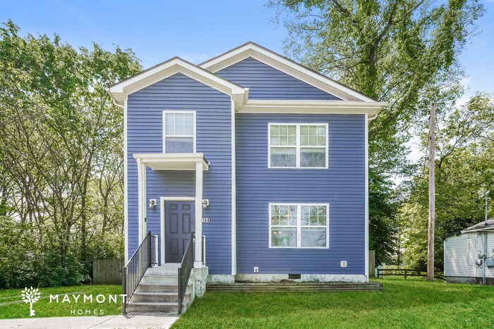 Primary Photo - 1144 E College St