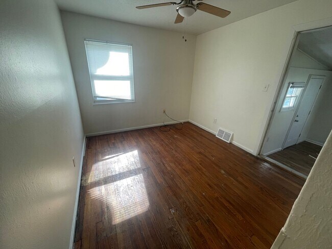 Building Photo - CLE Single Family 3 Bed 2 Bath FOR RENT!