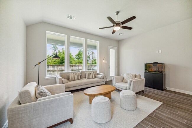Foto del edificio - 131 Dove Springs Ct