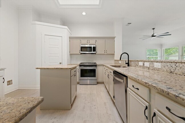 Foto del edificio - 1216 Bold Forbes Dr