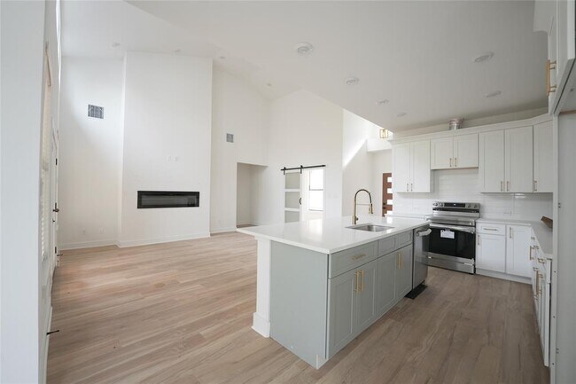 Foto del edificio - 48 Acacia Dr