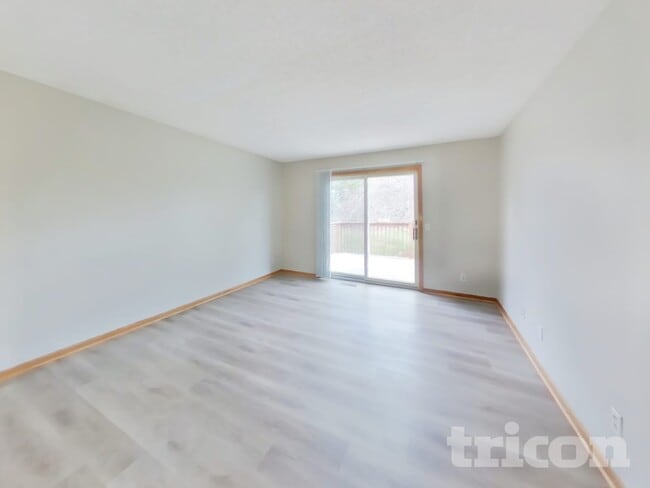 Building Photo - 4350 Thornhill Ln