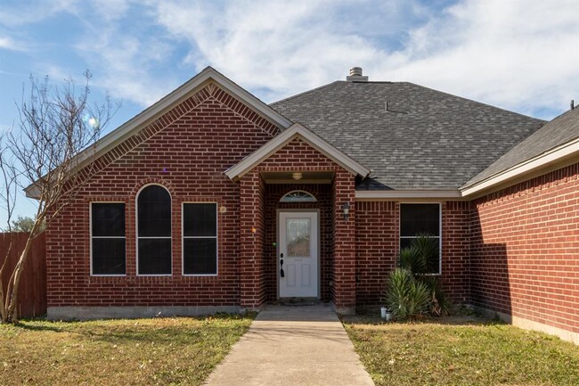 Building Photo - 120 Clear Creek Dr
