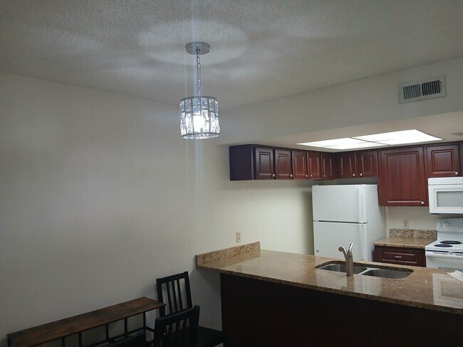 Foto del edificio - 4810 S Dauphin Ave