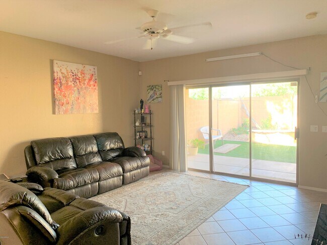 Building Photo - 706 N Tangerine Dr