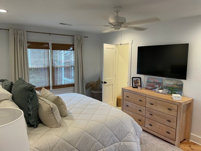 Photo - Old Village Cottage - 1.5 Blocks to Pitt S... House