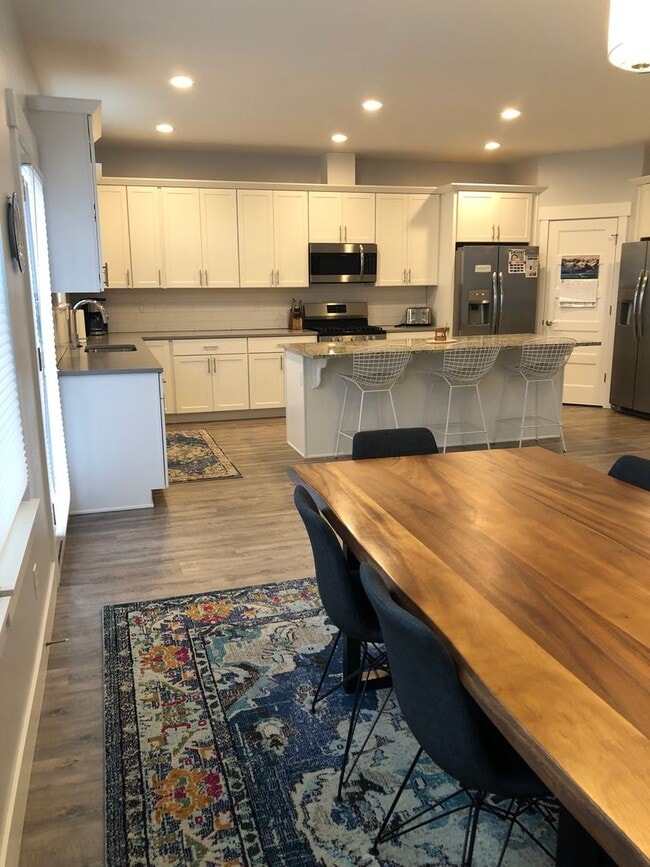 Foto del edificio - 5 Bedroom, 5.5 Bathroom Home in Hood River.