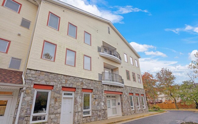2nd Level Corner Unit - 400 Renfro Dr
