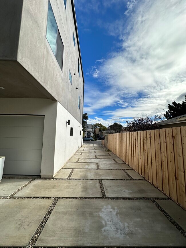 Building Photo - 4827 Cleon Ave