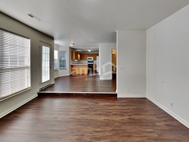 Building Photo - 120 Rose Garden Ln