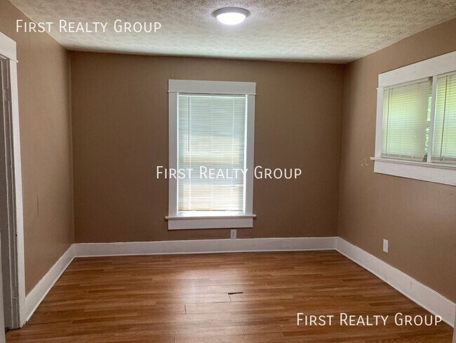 Building Photo - 1208 Kammer Ave