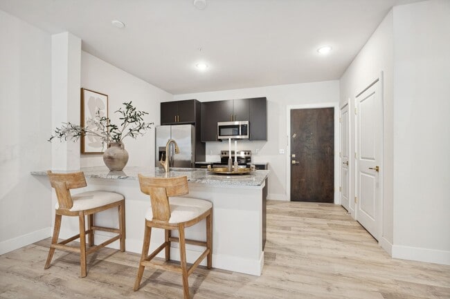 Interior Photo - 227 North Walnut