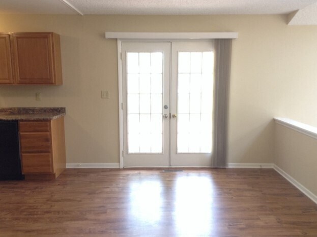 Building Photo - 380 Comet Dr