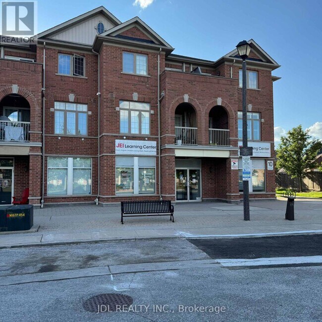 Photo du bâtiment - 10 Greensborough Village Cir