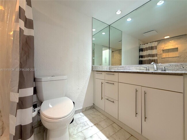 Foto del edificio - 2640 NE 135th St