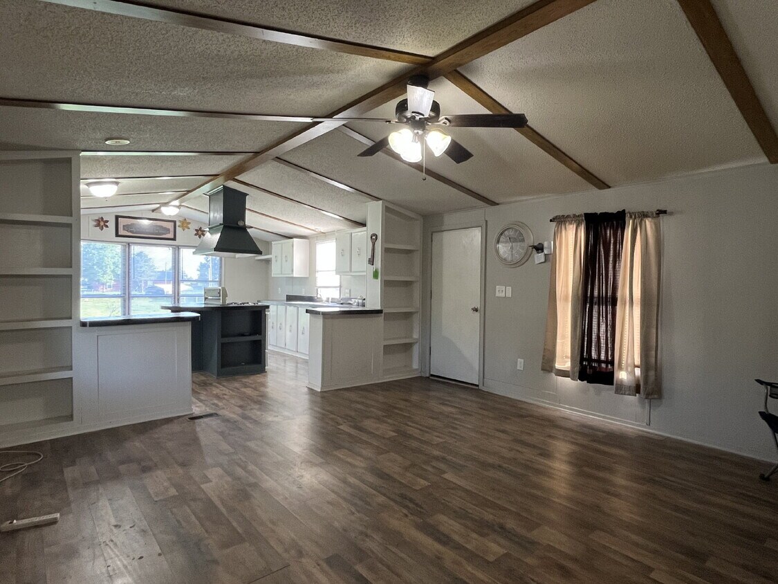 Primary Photo - 3-Bed, 2-Bath Mobile Home in Agra