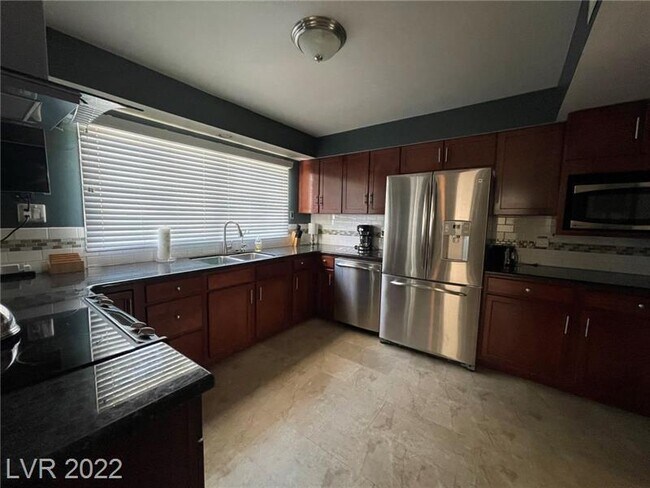 Building Photo - FULLY FURNISHED DESIGNER HOME | ARTS DISTRICT + DOWNTOWN | 30+ NIGHT STAYS