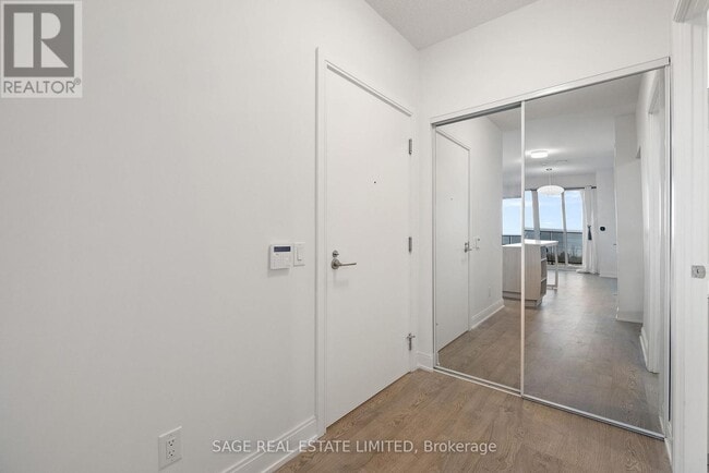 Photo du bâtiment - 70 Annie Craig Dr