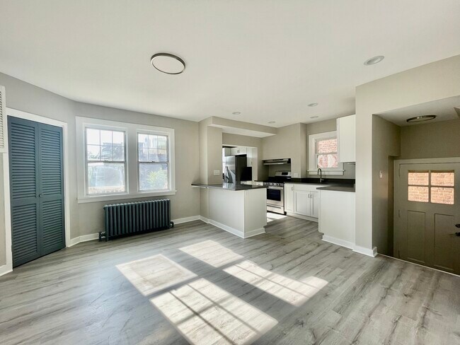 Building Photo - 7102 Schoyer Ave