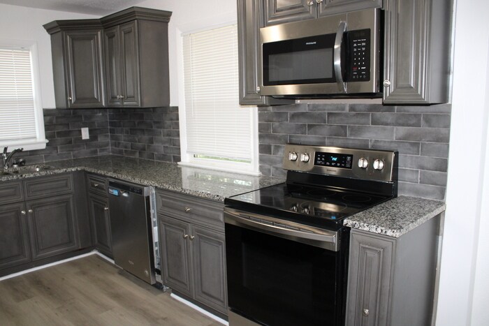 Foto principal - 4 Bed 1 bath off 635 and State Avenue