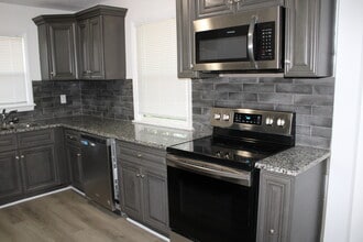 Building Photo - 3311 Freeman Ave