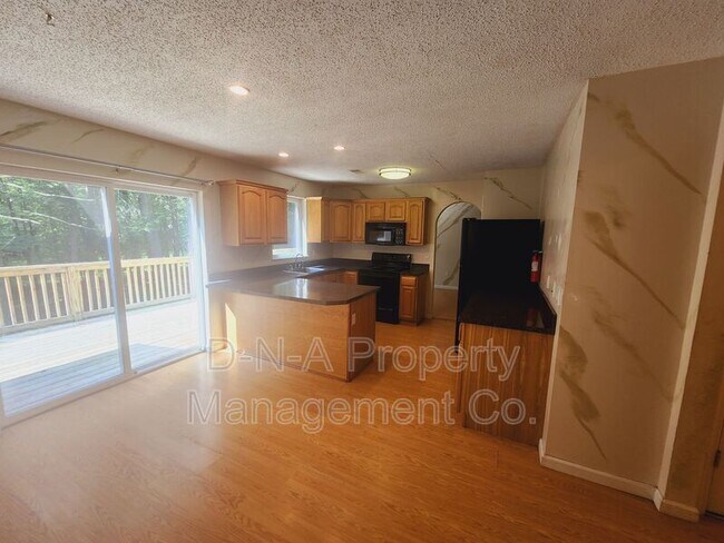 Building Photo - 708 Squirrel Cir