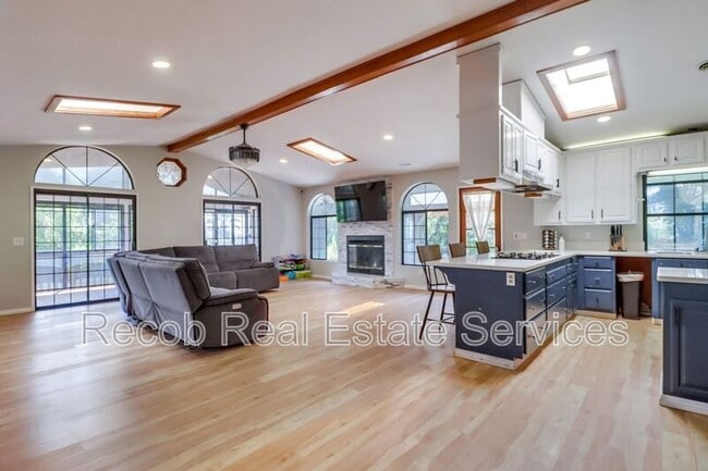 Building Photo - 3289 Altoro Ln