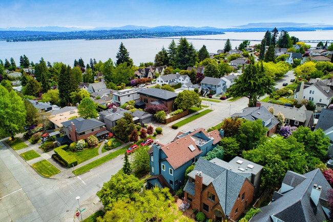 Building Photo - Laurelhurst House - 4 bedrooms + den
