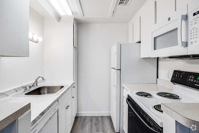 1BD, 1BA - 678SF - Cambridge Dorchester Apartment Homes