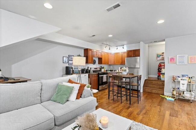 Building Photo - 2 bedroom in Chicago IL 60642