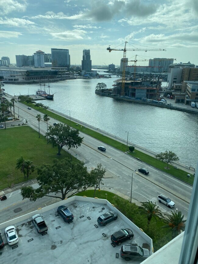 Foto del edificio - 345 Bayshore Blvd