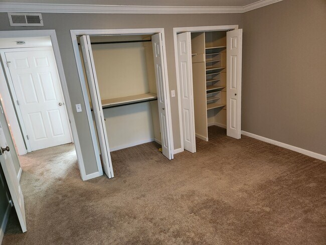 Foto del edificio - 2116 Hobbs Rd