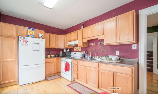 Foto del edificio - 2833 N Downer Ave