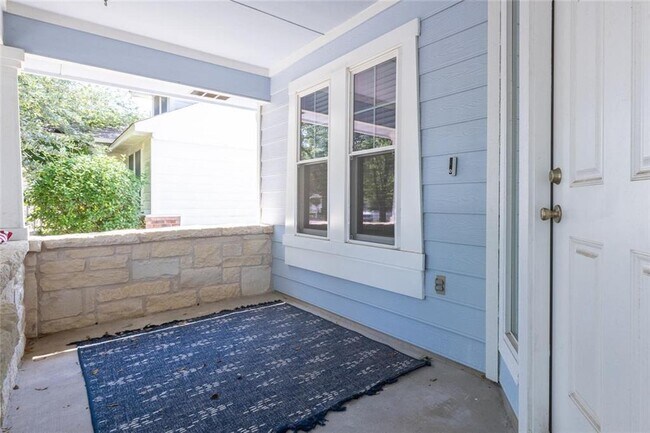 Building Photo - 303 Strawn