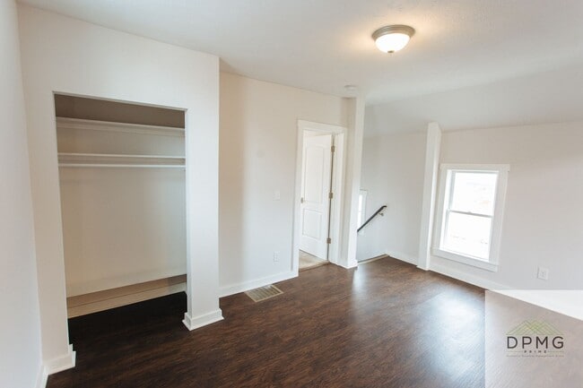 Building Photo - 322 E Hillsdale St