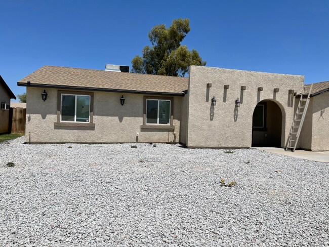 Foto del edificio - 7132 W Almeria Rd