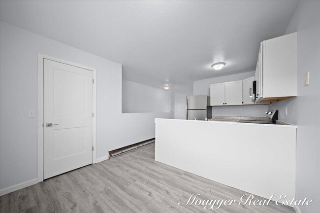 Building Photo - 1041 Abbey Ct