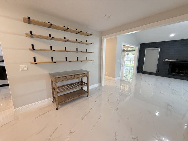 Building Photo - "Charming 3-Bed, 2-Bath Updated Carrollwoo...