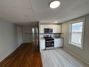 Building Photo - 161 Deane St