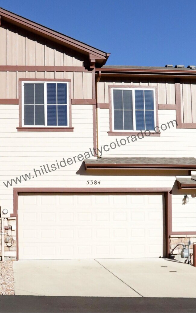 Foto del edificio - Your Dream Townhome Awaits — Comfort, Styl...