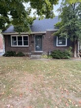 Building Photo - 215 Merriman Rd
