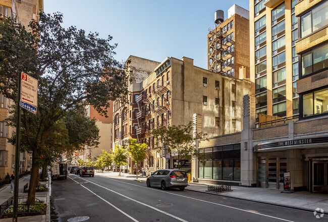 Building Photo - 156 W 20th St